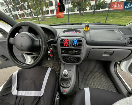 Белый Рено Clio Symbol, объемом двигателя 1.39 л и пробегом 335 тыс. км за 2300 $, фото 13 на Automoto.ua