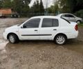 Белый Рено Clio Symbol, объемом двигателя 1.4 л и пробегом 456 тыс. км за 1950 $, фото 4 на Automoto.ua