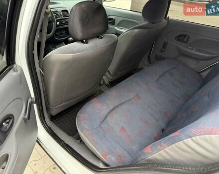 Белый Рено Clio Symbol, объемом двигателя 1.4 л и пробегом 350 тыс. км за 1850 $, фото 11 на Automoto.ua