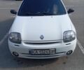 Белый Рено Clio Symbol, объемом двигателя 1.4 л и пробегом 410 тыс. км за 2150 $, фото 1 на Automoto.ua