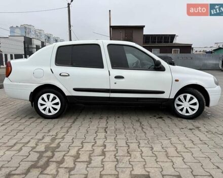 Белый Рено Clio Symbol, объемом двигателя 1.4 л и пробегом 350 тыс. км за 1850 $, фото 5 на Automoto.ua