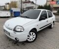 Белый Рено Clio Symbol, объемом двигателя 1.4 л и пробегом 350 тыс. км за 1850 $, фото 1 на Automoto.ua