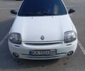 Белый Рено Clio Symbol, объемом двигателя 1.39 л и пробегом 410 тыс. км за 2200 $, фото 1 на Automoto.ua