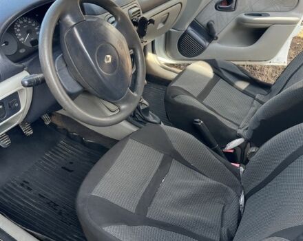 Белый Рено Clio Symbol, объемом двигателя 1.4 л и пробегом 370 тыс. км за 2200 $, фото 12 на Automoto.ua