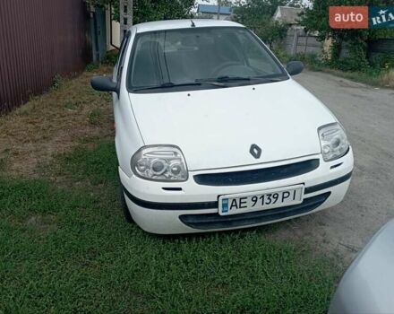 Белый Рено Clio Symbol, объемом двигателя 1.4 л и пробегом 300 тыс. км за 2350 $, фото 7 на Automoto.ua
