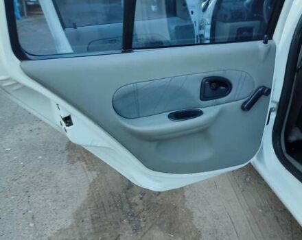 Белый Рено Clio Symbol, объемом двигателя 1.4 л и пробегом 190 тыс. км за 2100 $, фото 15 на Automoto.ua