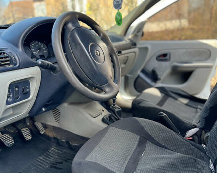 Белый Рено Clio Symbol, объемом двигателя 1.4 л и пробегом 370 тыс. км за 2900 $, фото 7 на Automoto.ua