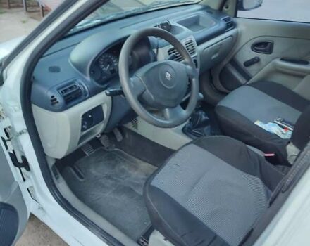 Белый Рено Clio Symbol, объемом двигателя 1.4 л и пробегом 190 тыс. км за 2100 $, фото 11 на Automoto.ua