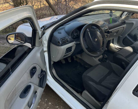Белый Рено Clio Symbol, объемом двигателя 1.4 л и пробегом 370 тыс. км за 2900 $, фото 18 на Automoto.ua