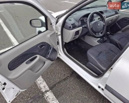 Белый Рено Clio Symbol, объемом двигателя 1.39 л и пробегом 250 тыс. км за 3100 $, фото 10 на Automoto.ua