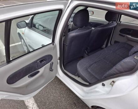 Белый Рено Clio Symbol, объемом двигателя 1.39 л и пробегом 250 тыс. км за 3100 $, фото 12 на Automoto.ua