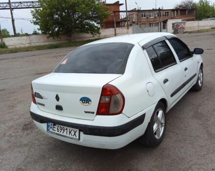 Белый Рено Clio Symbol, объемом двигателя 1.4 л и пробегом 385 тыс. км за 2500 $, фото 2 на Automoto.ua