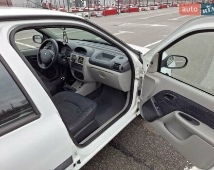 Белый Рено Clio Symbol, объемом двигателя 1.39 л и пробегом 250 тыс. км за 3100 $, фото 15 на Automoto.ua