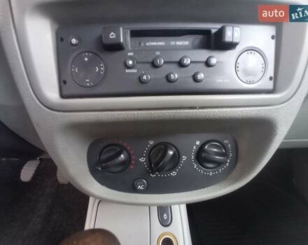 Рено Clio Symbol 2003 в Черкассах на Automoto.ua Белый Рено Clio Symbol, объемом двигателя 1.4 л и пробегом 417 тыс. км за 2650 $, фото 3 на Automoto.ua