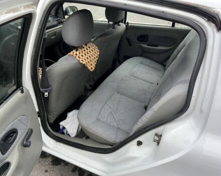 Белый Рено Clio Symbol, объемом двигателя 1.4 л и пробегом 209 тыс. км за 2650 $, фото 6 на Automoto.ua