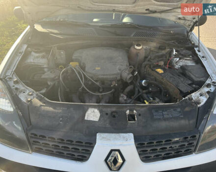 Белый Рено Clio Symbol, объемом двигателя 1.39 л и пробегом 210 тыс. км за 2399 $, фото 13 на Automoto.ua