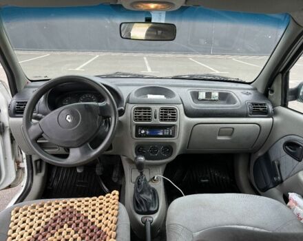 Белый Рено Clio Symbol, объемом двигателя 1.4 л и пробегом 209 тыс. км за 2650 $, фото 5 на Automoto.ua