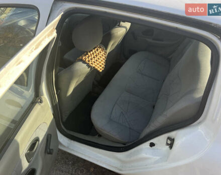 Белый Рено Clio Symbol, объемом двигателя 1.39 л и пробегом 210 тыс. км за 2399 $, фото 10 на Automoto.ua