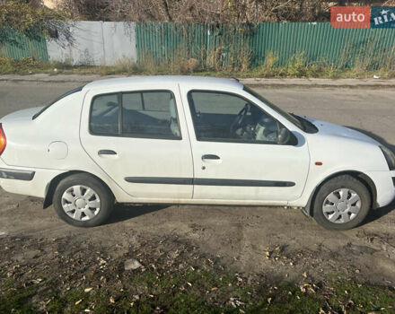 Белый Рено Clio Symbol, объемом двигателя 1.39 л и пробегом 210 тыс. км за 2399 $, фото 1 на Automoto.ua