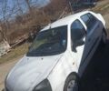 Белый Рено Clio Symbol, объемом двигателя 1.39 л и пробегом 303 тыс. км за 2250 $, фото 1 на Automoto.ua