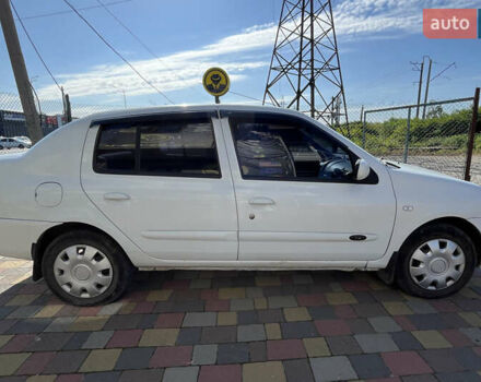 Белый Рено Clio Symbol, объемом двигателя 1.39 л и пробегом 291 тыс. км за 3999 $, фото 7 на Automoto.ua