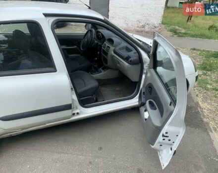 Білий Рено Clio Symbol, об'ємом двигуна 1.39 л та пробігом 170 тис. км за 2800 $, фото 4 на Automoto.ua