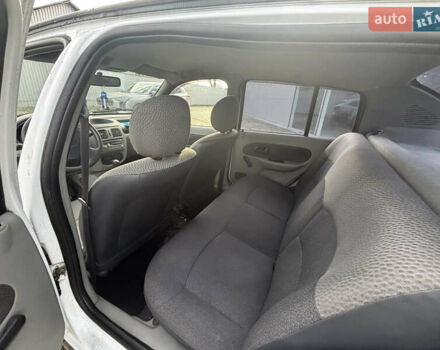 Белый Рено Clio Symbol, объемом двигателя 1.4 л и пробегом 248 тыс. км за 2500 $, фото 17 на Automoto.ua