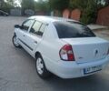 Белый Рено Clio Symbol, объемом двигателя 1.4 л и пробегом 350 тыс. км за 1900 $, фото 3 на Automoto.ua