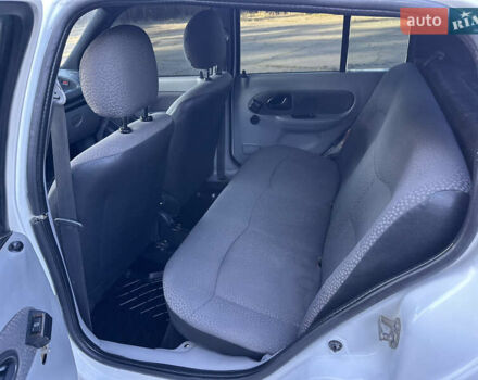 Белый Рено Clio Symbol, объемом двигателя 1.4 л и пробегом 230 тыс. км за 2900 $, фото 7 на Automoto.ua