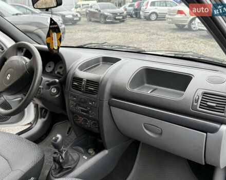 Белый Рено Clio Symbol, объемом двигателя 1.39 л и пробегом 251 тыс. км за 3100 $, фото 12 на Automoto.ua