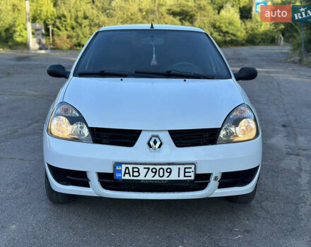 Белый Рено Clio Symbol, объемом двигателя 1.4 л и пробегом 230 тыс. км за 2900 $, фото 2 на Automoto.ua