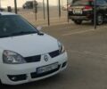 Белый Рено Clio Symbol, объемом двигателя 1.4 л и пробегом 270 тыс. км за 3600 $, фото 1 на Automoto.ua