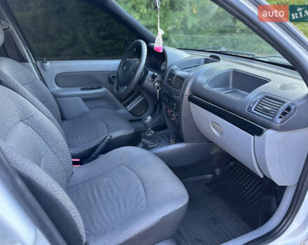 Белый Рено Clio Symbol, объемом двигателя 1.4 л и пробегом 230 тыс. км за 2900 $, фото 8 на Automoto.ua