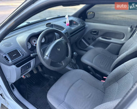 Белый Рено Clio Symbol, объемом двигателя 1.4 л и пробегом 230 тыс. км за 2900 $, фото 6 на Automoto.ua