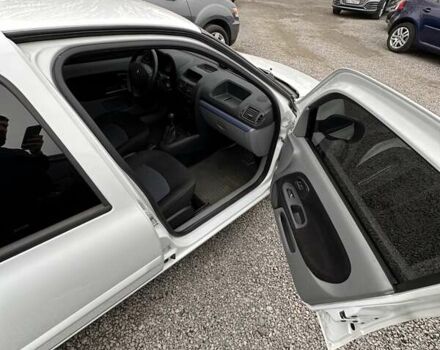 Белый Рено Clio Symbol, объемом двигателя 1.4 л и пробегом 65 тыс. км за 5900 $, фото 9 на Automoto.ua