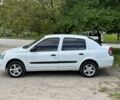 Белый Рено Clio Symbol, объемом двигателя 1.4 л и пробегом 230 тыс. км за 3100 $, фото 2 на Automoto.ua