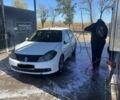 Рено Clio Symbol 2010 в Днепре (Днепропетровске) на Automoto.ua Белый Рено Clio Symbol, объемом двигателя 1.4 л и пробегом 3 тыс. км за 1902 $, фото 1 на Automoto.ua