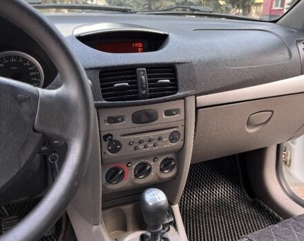 Белый Рено Clio Symbol, объемом двигателя 1.4 л и пробегом 244 тыс. км за 4400 $, фото 13 на Automoto.ua