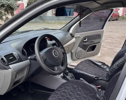Белый Рено Clio Symbol, объемом двигателя 1.4 л и пробегом 244 тыс. км за 4400 $, фото 8 на Automoto.ua