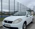 Белый Рено Clio Symbol, объемом двигателя 1.1 л и пробегом 290 тыс. км за 2900 $, фото 1 на Automoto.ua