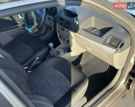 Бежевый Рено Clio Symbol, объемом двигателя 1.39 л и пробегом 186 тыс. км за 3850 $, фото 9 на Automoto.ua