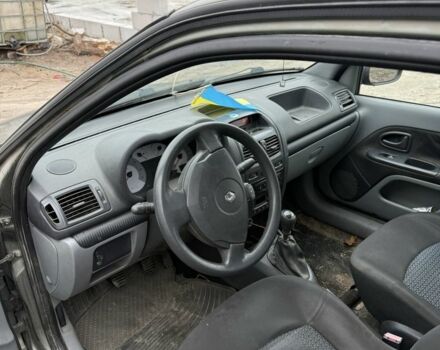 Бежевый Рено Clio Symbol, объемом двигателя 1.4 л и пробегом 190 тыс. км за 1250 $, фото 5 на Automoto.ua