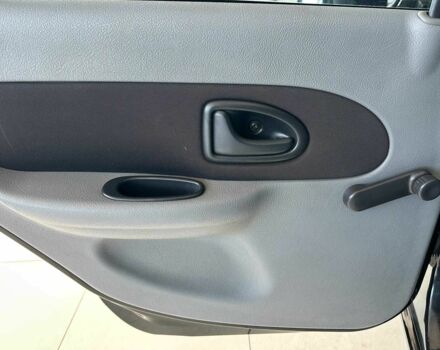 Черный Рено Clio Symbol, объемом двигателя 1.4 л и пробегом 174 тыс. км за 3690 $, фото 8 на Automoto.ua