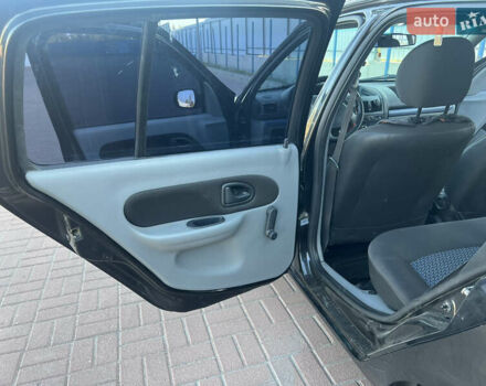 Черный Рено Clio Symbol, объемом двигателя 1.39 л и пробегом 270 тыс. км за 3400 $, фото 18 на Automoto.ua