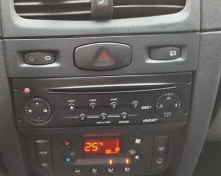 Черный Рено Clio Symbol, объемом двигателя 1.4 л и пробегом 157 тыс. км за 3000 $, фото 11 на Automoto.ua