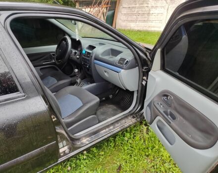 Черный Рено Clio Symbol, объемом двигателя 1.4 л и пробегом 300 тыс. км за 2700 $, фото 9 на Automoto.ua