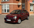 Красный Рено Clio Symbol, объемом двигателя 1.4 л и пробегом 421 тыс. км за 2777 $, фото 1 на Automoto.ua