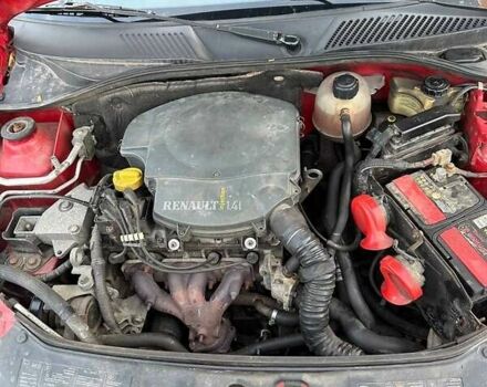 Красный Рено Clio Symbol, объемом двигателя 1.39 л и пробегом 259 тыс. км за 1799 $, фото 10 на Automoto.ua