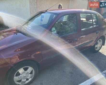 Красный Рено Clio Symbol, объемом двигателя 1.4 л и пробегом 281 тыс. км за 2650 $, фото 4 на Automoto.ua