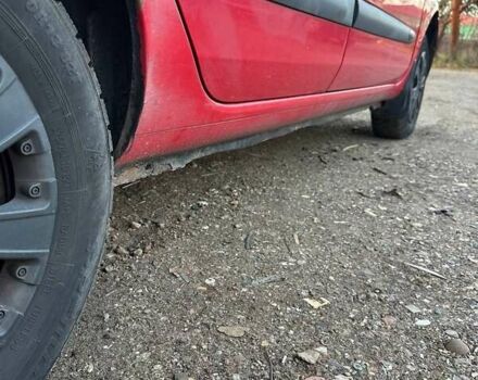 Красный Рено Clio Symbol, объемом двигателя 1.39 л и пробегом 259 тыс. км за 1799 $, фото 4 на Automoto.ua